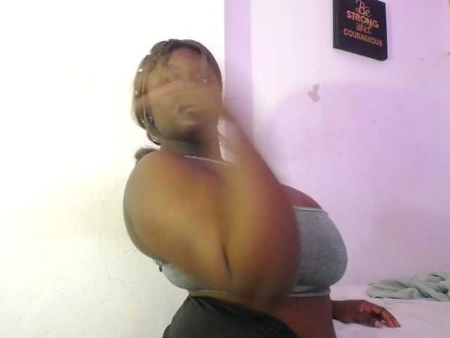 neighbor-ebony live cam on BongaCams