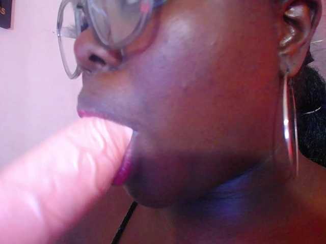 neighbor-ebony live cam on BongaCams
