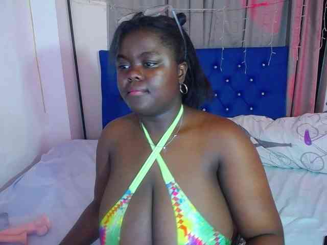 neighbor-ebony webcam