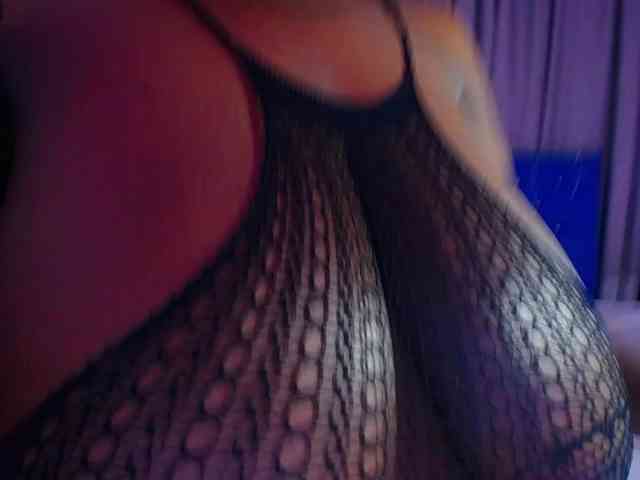 neighbor-ebony webcam