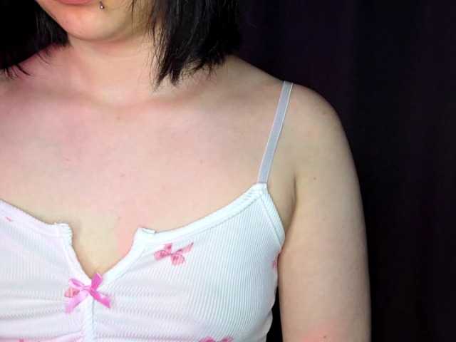 le modèle CatherynDowns est en webcam porno dans un show sur le site bongacams, il possède les tags suivants: White/Caucasian,Brunette,Trimmed
