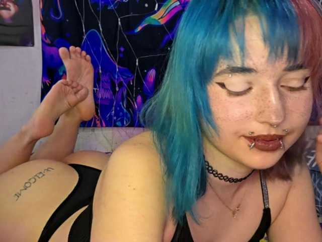 CatherynDowns — live female cam