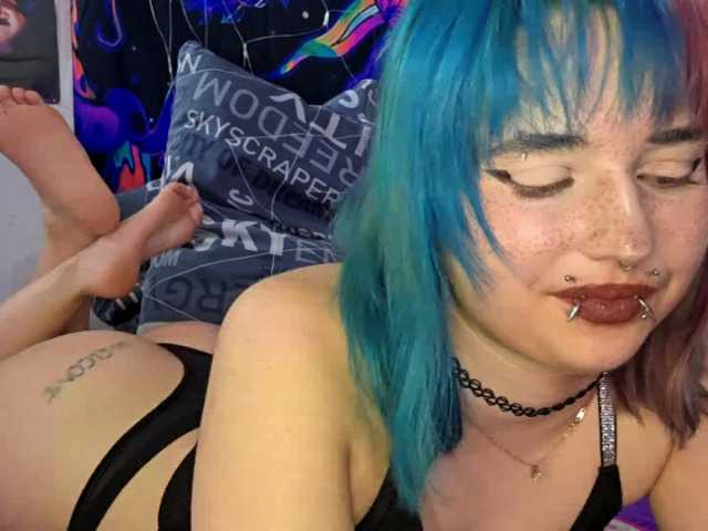 CatherynDowns — live female cam