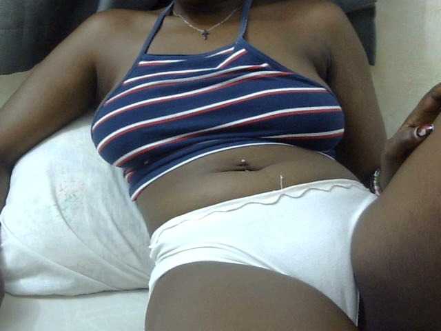 Kiki-malia live cam on BongaCams