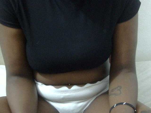 Kiki-malia live cam on BongaCams