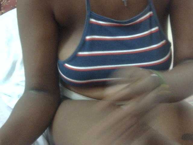 Kiki-malia live cam on BongaCams