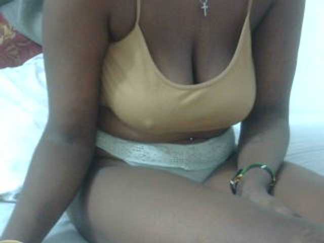 Kiki-malia live cam on BongaCams