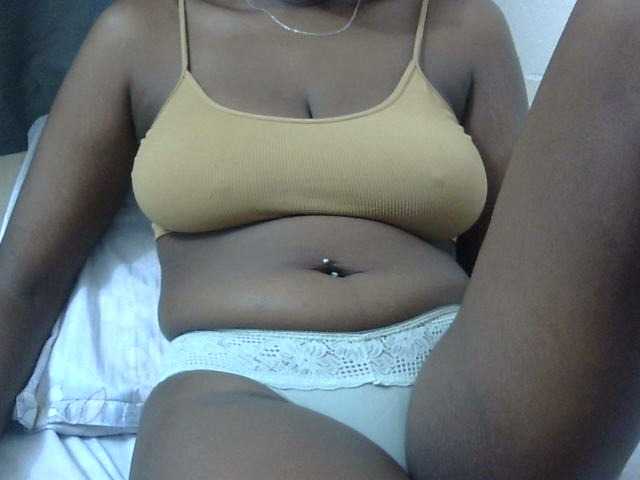Kiki-malia live cam on BongaCams