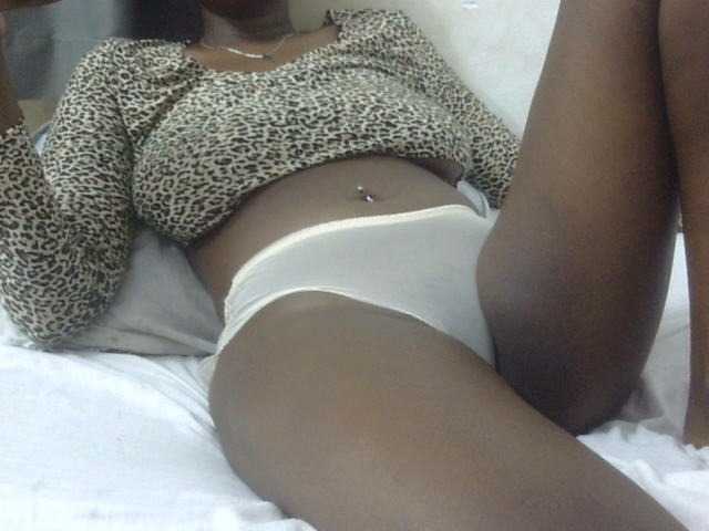 Kiki-malia, live now on BongaCams