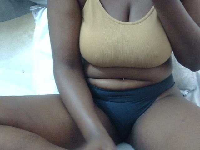 Kiki-malia live cam on BongaCams