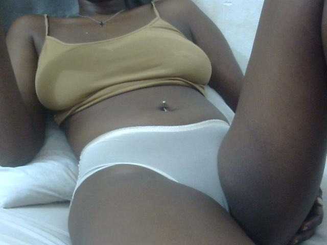 Kiki-malia live cam on BongaCams