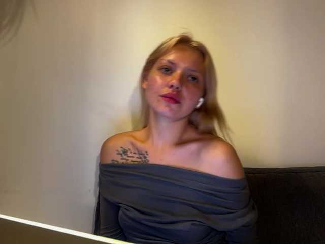 NaomiRosy's BongaCams show and profile