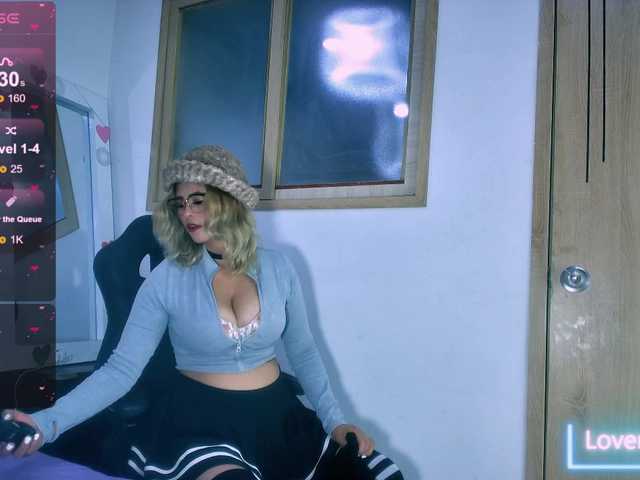 Sharlott-3's BongaCams show and profile