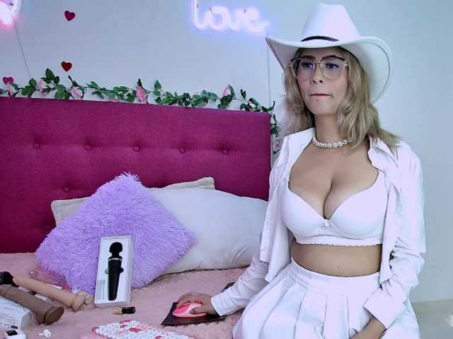 Sharlott-3 live cam on BongaCams