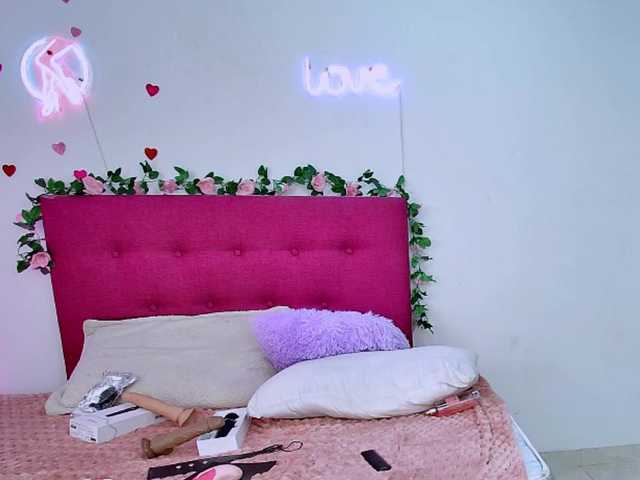 Sharlott-3 live cam on BongaCams