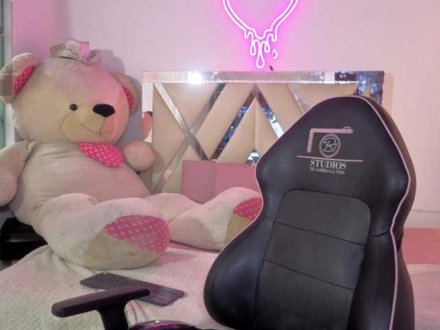 MILAH-TAY live cam on UnifiedCams