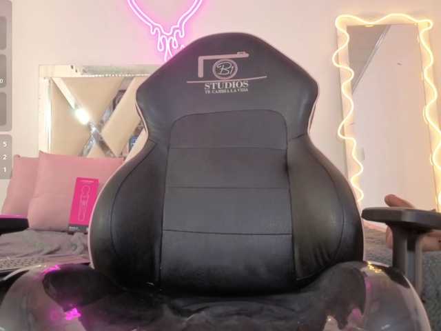 MILAH-TAY live cam preview