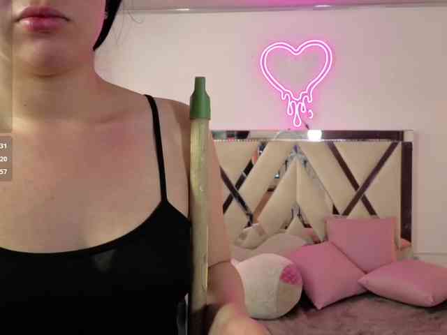 milah-tay's live room