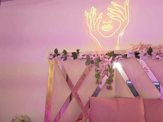 NEFTIS-TAY's BongaCams show and profile