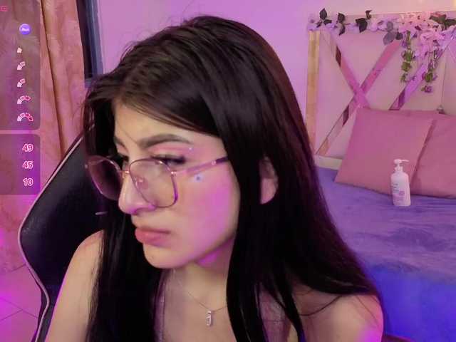 NEFTIS-TAY's BongaCams show and profile