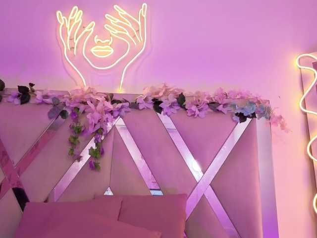 NEFTIS-TAY's BongaCams show and profile