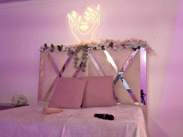 NEFTIS-TAY's BongaCams show and profile