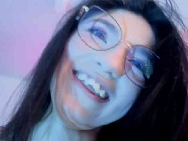 MAHYRA-TAY webcam
