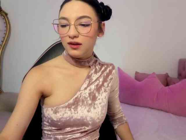 MAHYRA-TAY webcam