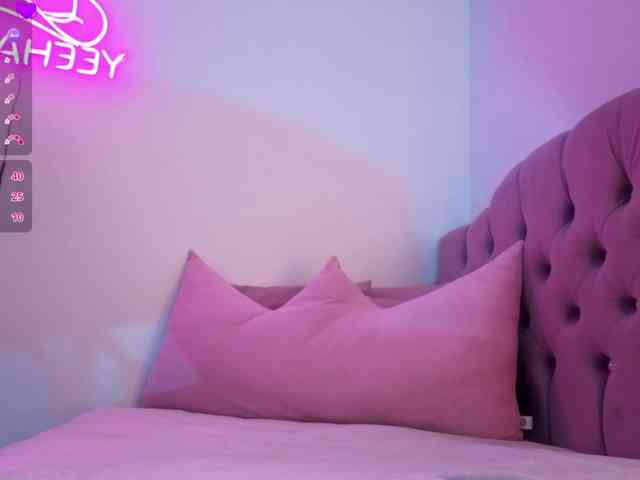 MAHYRA-TAY webcam