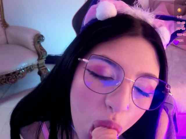 MAHYRA-TAY webcam