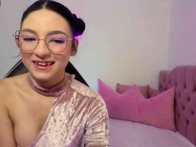 MAHYRA-TAY webcam