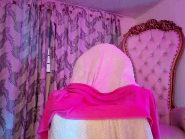 MAHYRA-TAY webcam