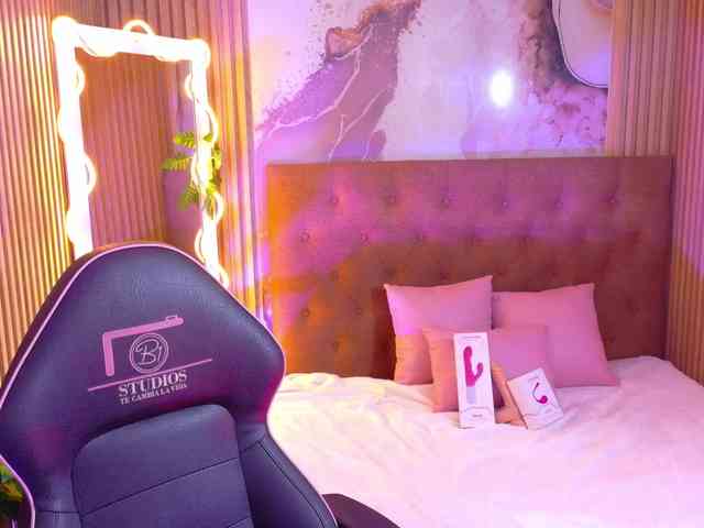 MAHYRA-TAY webcam