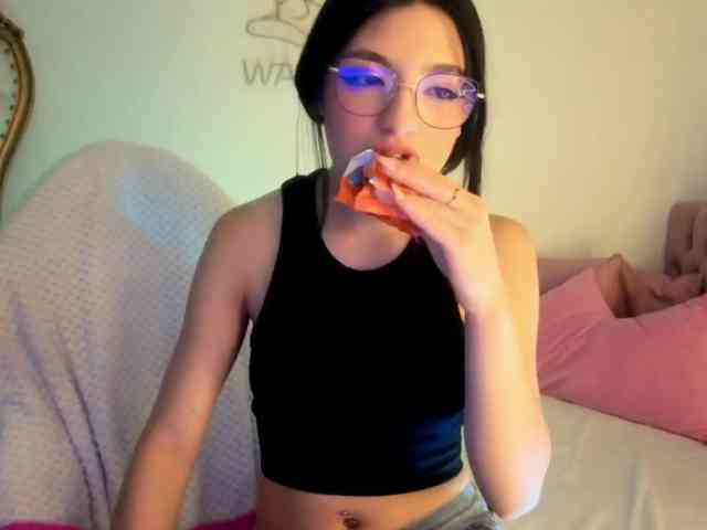 MAHYRA-TAY webcam