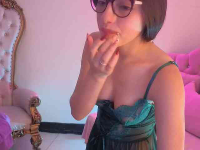 MAHYRA-TAY webcam