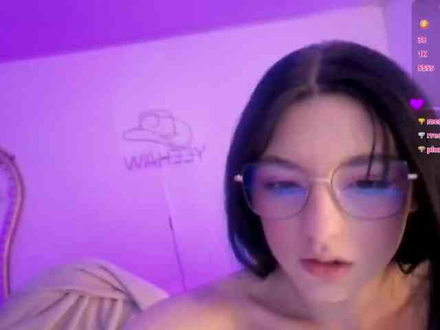 MAHYRA-TAY webcam