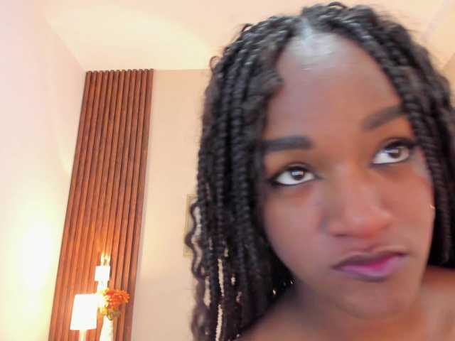 le modèle Chloebrunnie est en webcam porno dans un show sur le site bongacams, il possède les tags suivants: Ebony,Brunette,Shaved