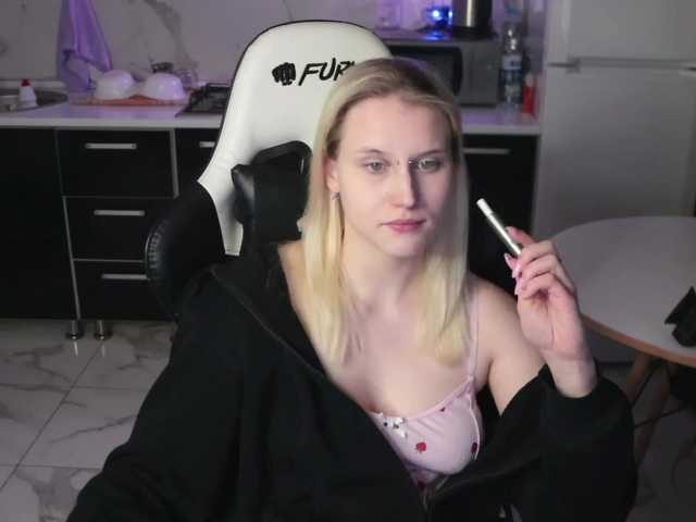 Mertyxxx's BongaCams show and profile