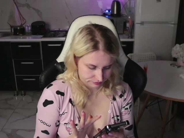 Mertyxxx's BongaCams show and profile