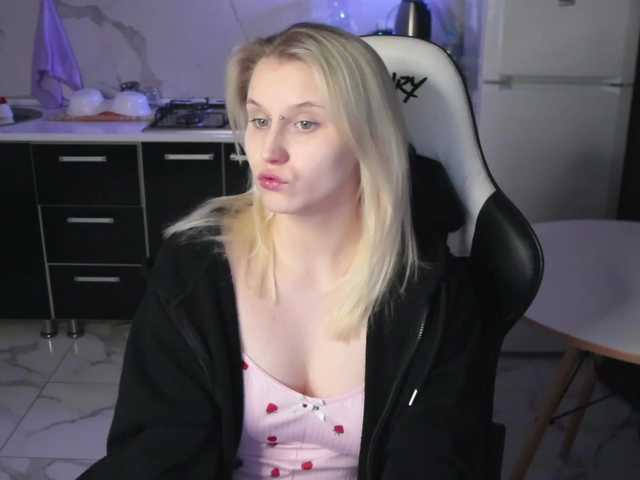 Mertyxxx's BongaCams show and profile