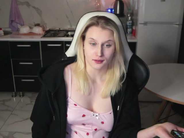 Mertyxxx's BongaCams show and profile