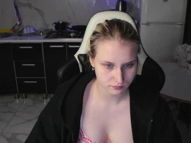 Mertyxxx's BongaCams show and profile