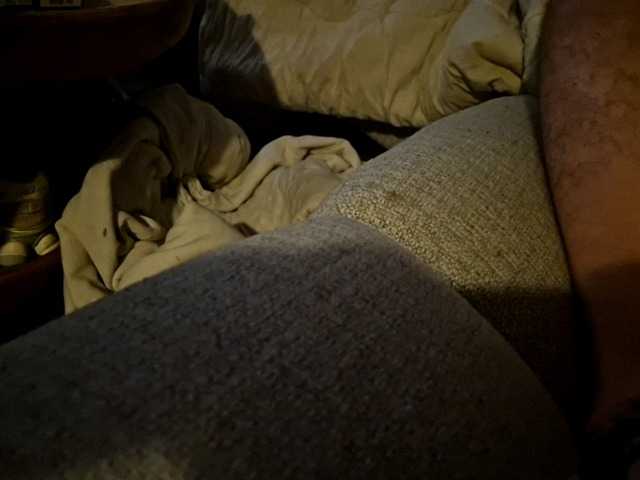 Youngstud37 live cam on BongaCams
