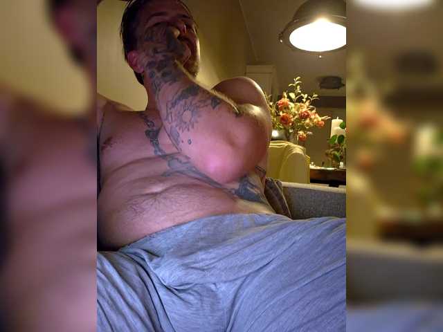 Youngstud37, 37 y/o - Live Cam on BongaCams