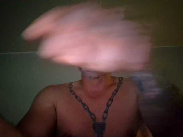 Youngstud37 live cam on BongaCams