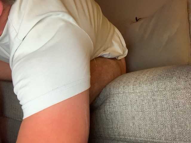 Youngstud37 live cam