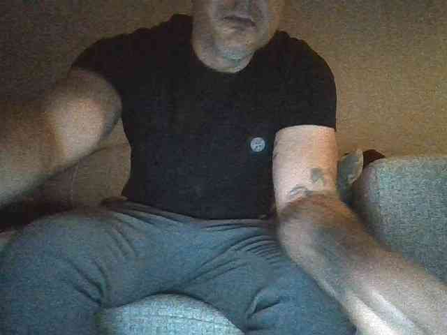 Youngstud37 webcam