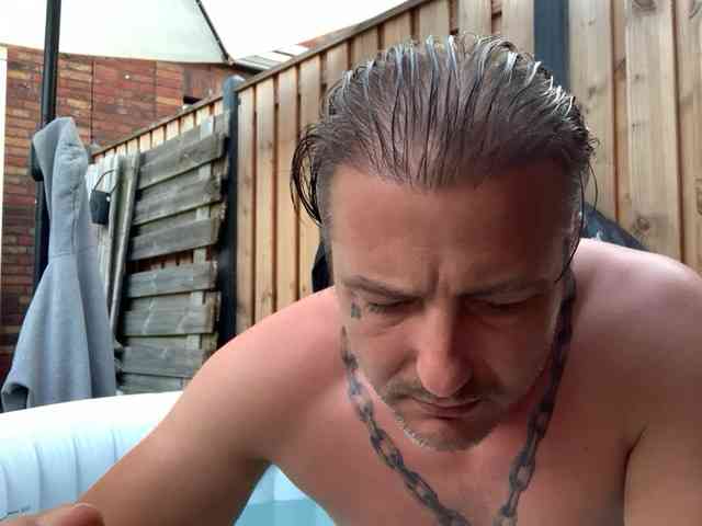 Youngstud37 Live Webcam on BongaCams
