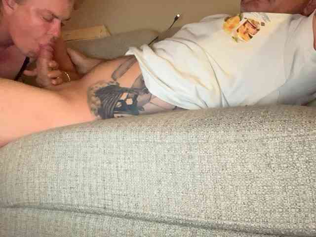 Youngstud37 webcam