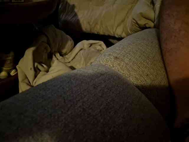 Youngstud37 webcam